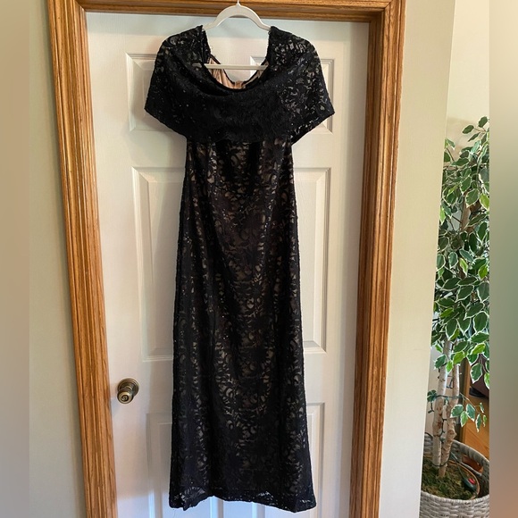 Chic Black Lace Maxi Dress - Picture 1 of 16